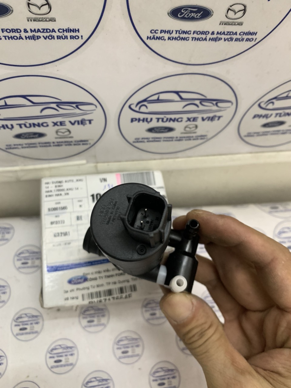 Bơm nước rửa kính Ford Focus 2015 16 17 18 19 BV6117K624BC