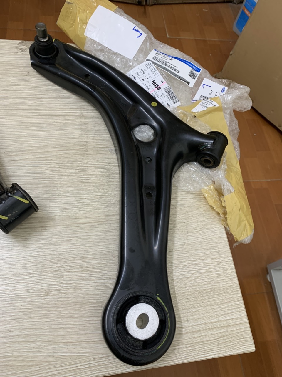 Càng A trước Ford Fiesta bên lái AV5Z3079A DN2434350G