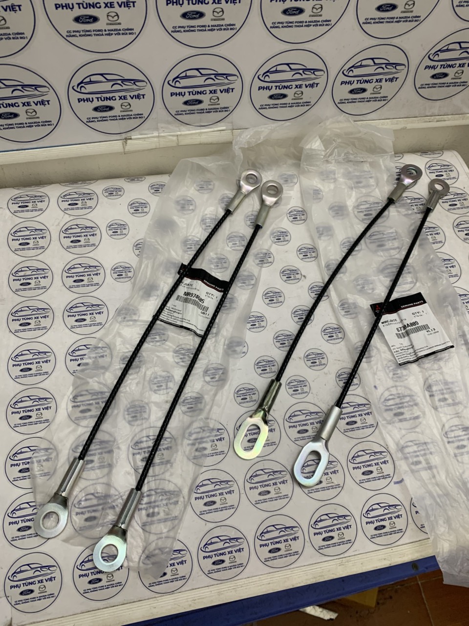 Cáp treo cửa thùng sau Mitsubishi Triton dài 42 cm MR974685