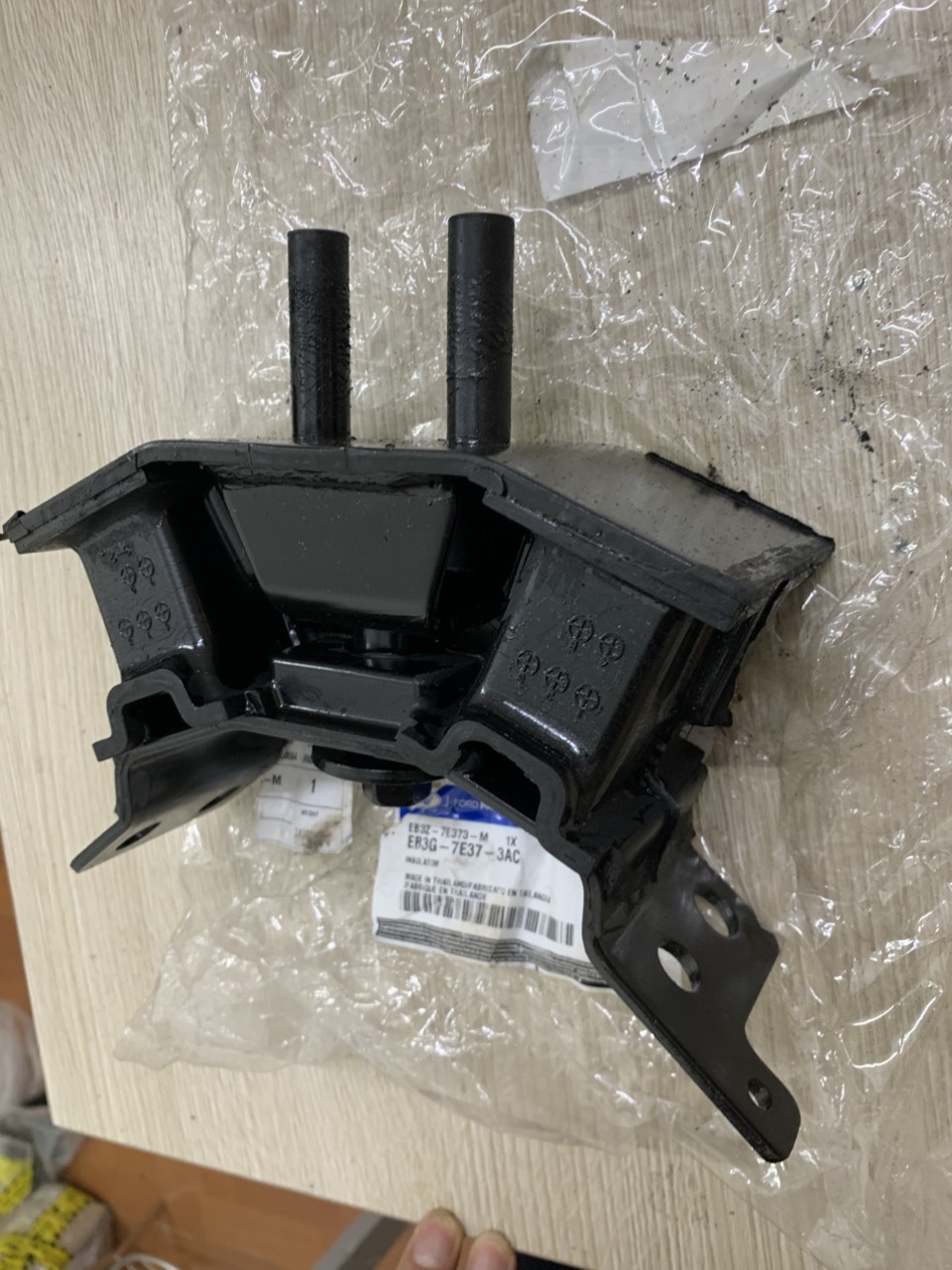 Chân đỡ hộp số Ford Ranger 3.2 , 2.2 AT, MT 4WD EB3Z7E373M