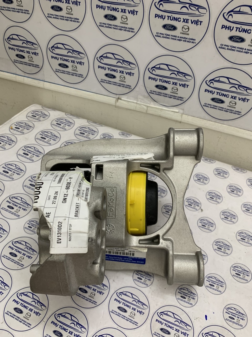 Chân máy đầu máy Ford EcoSport 2018 GN1Z6038A GN116F012A