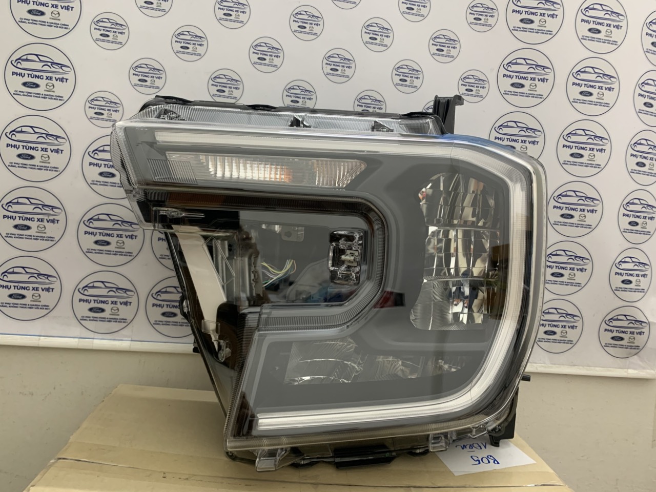 Đèn pha trái Ford Everest Titanium 2023 24 25 N1WZ-13008-DR