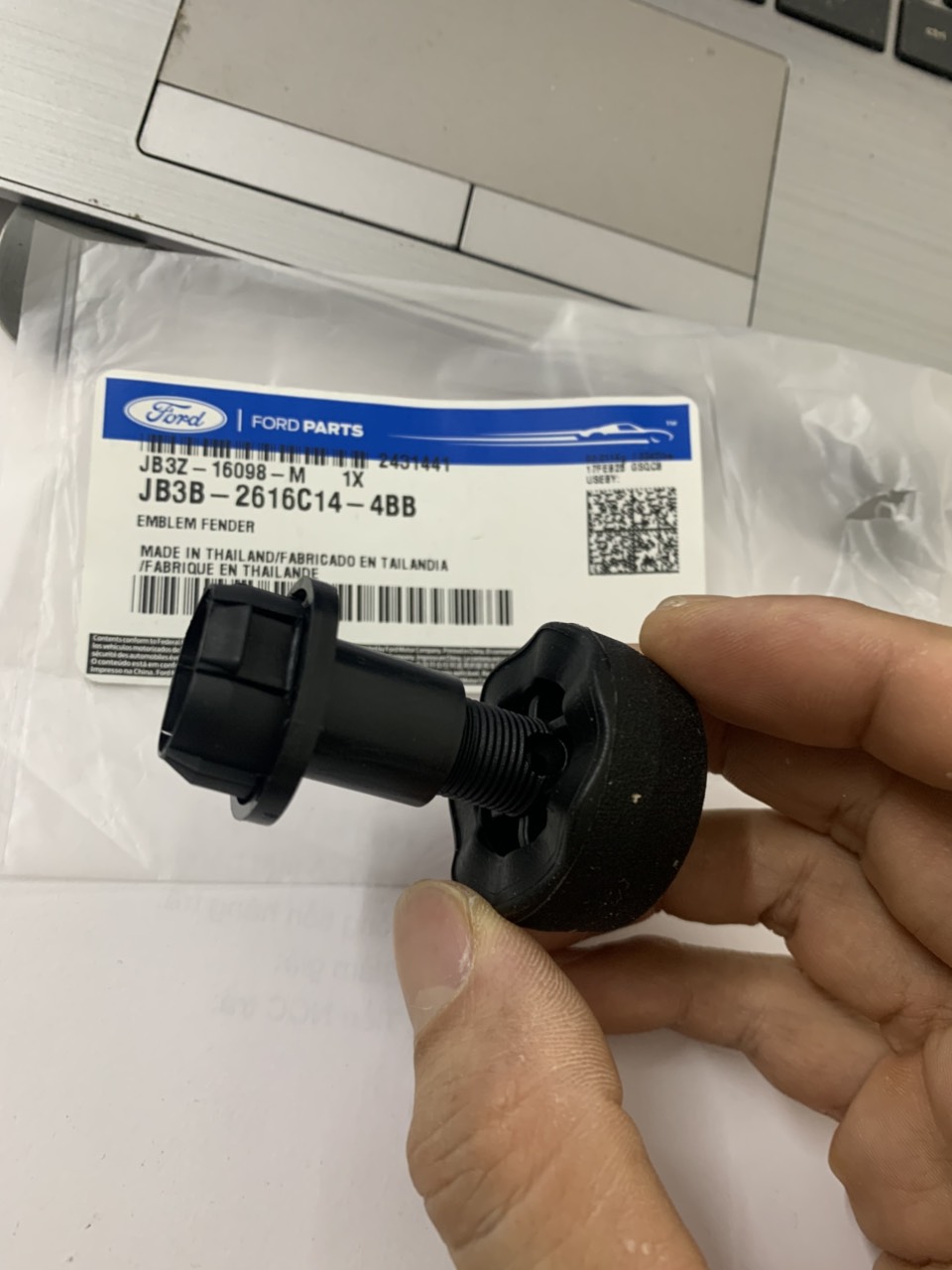 Giảm chấn ca bô Ford EcoSport CV6Z16758A 8V4116C618BE BD