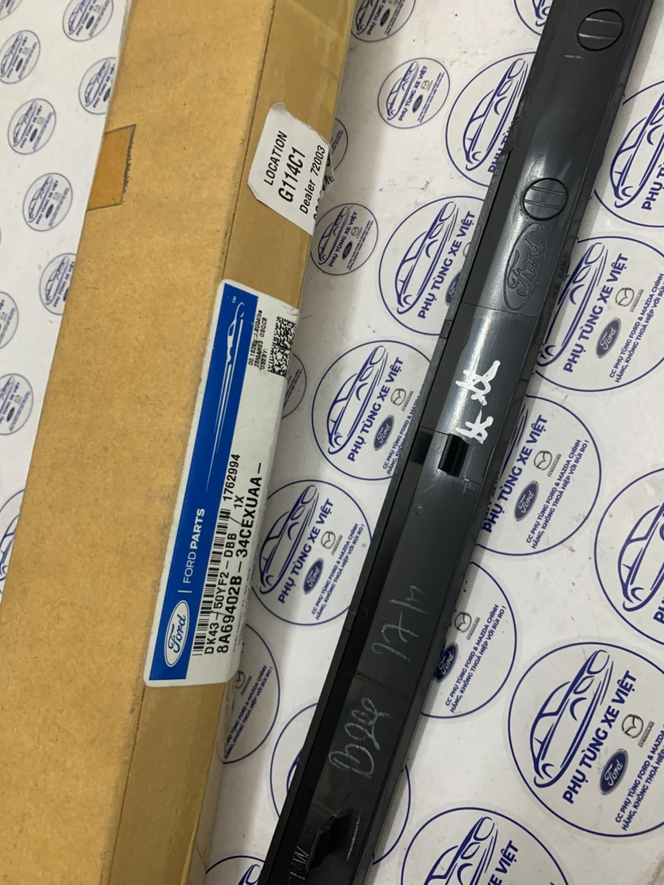 Nẹp cốp sau Ford Fiesta 4 cửa DK4350YF2DBB 8A69402B34CEW