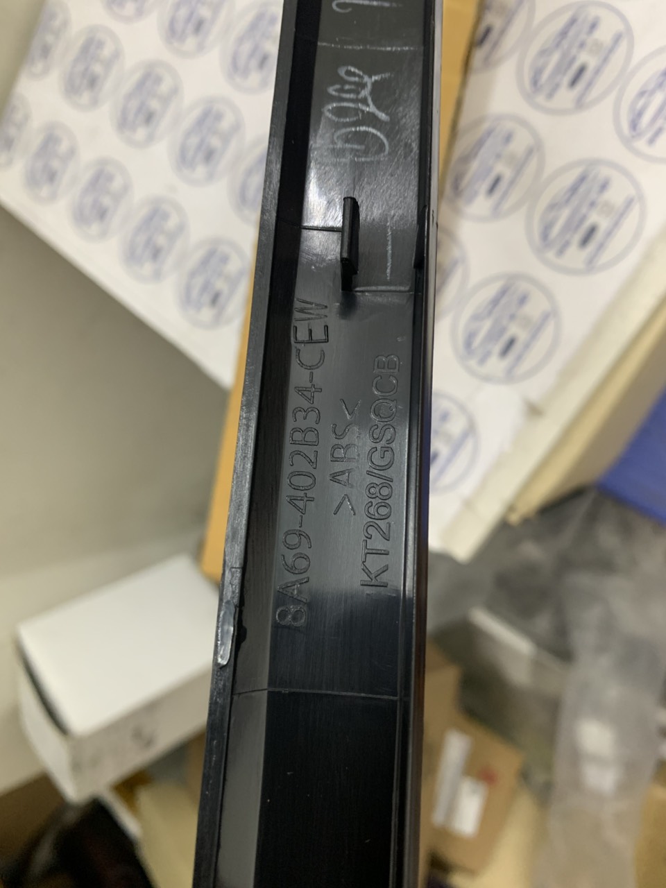 Nẹp cốp sau Ford Fiesta 4 cửa DK4350YF2DBB 8A69402B34CEW