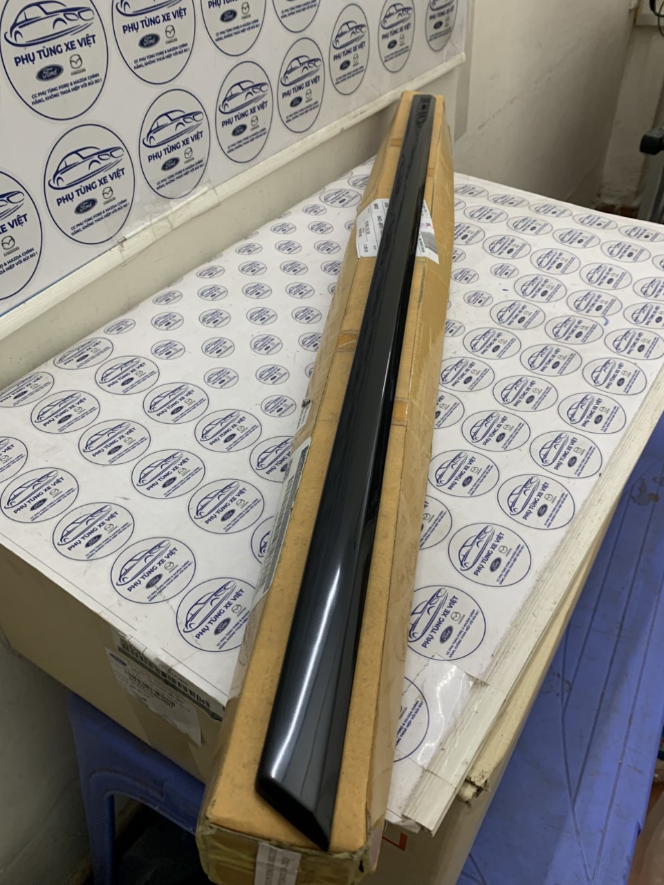 Nẹp cốp sau Ford Fiesta 4 cửa DK4350YF2DBB 8A69402B34CEW