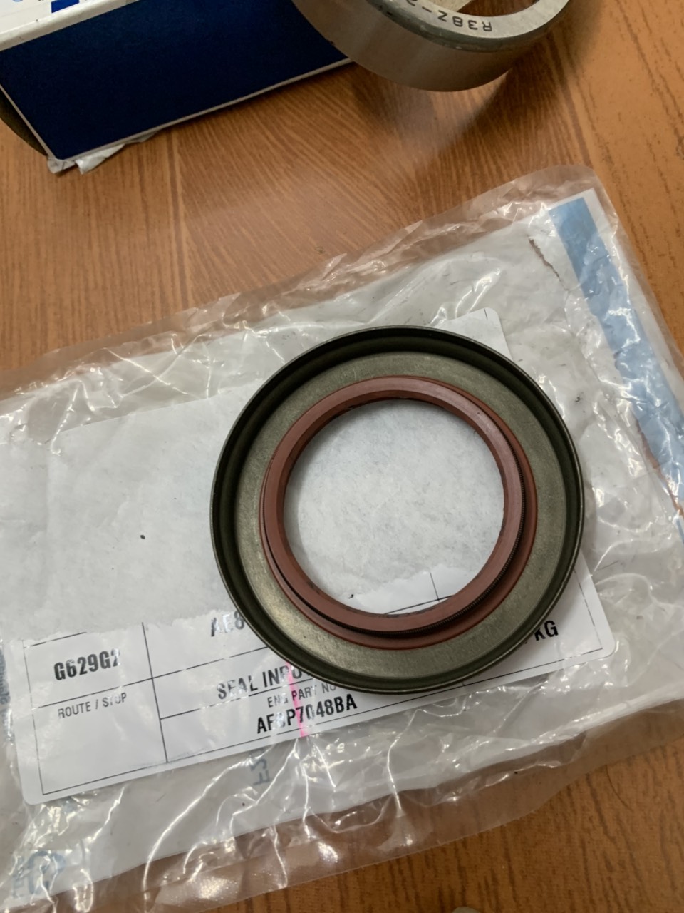 Phớt đầu hộp số Fiesta, EcoSport AE8Z7048C (phớt trục sơ cấp)