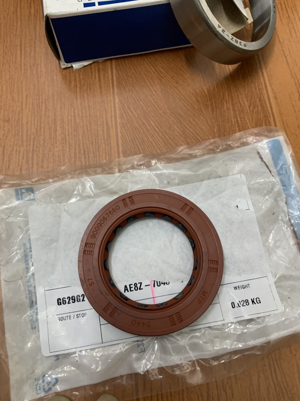 Phớt đầu hộp số Fiesta, EcoSport AE8Z7048C (phớt trục sơ cấp)