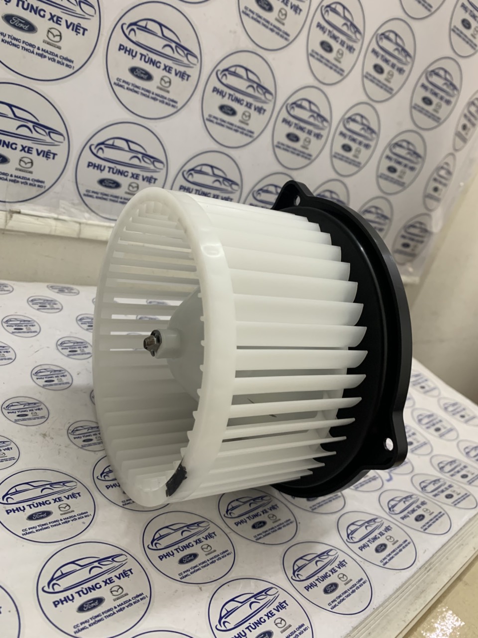 Quạt giàn lạnh điều hoà Ford Fiesta DN2861B10 AV5Z18527B