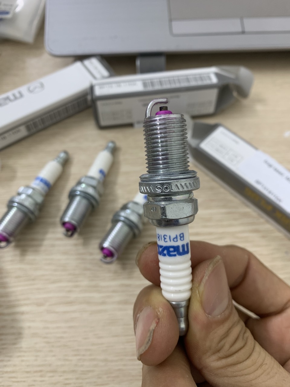 Bugi đánh lửa Ford Laser 1.6 1998 99 2000 2001 BP1318110A