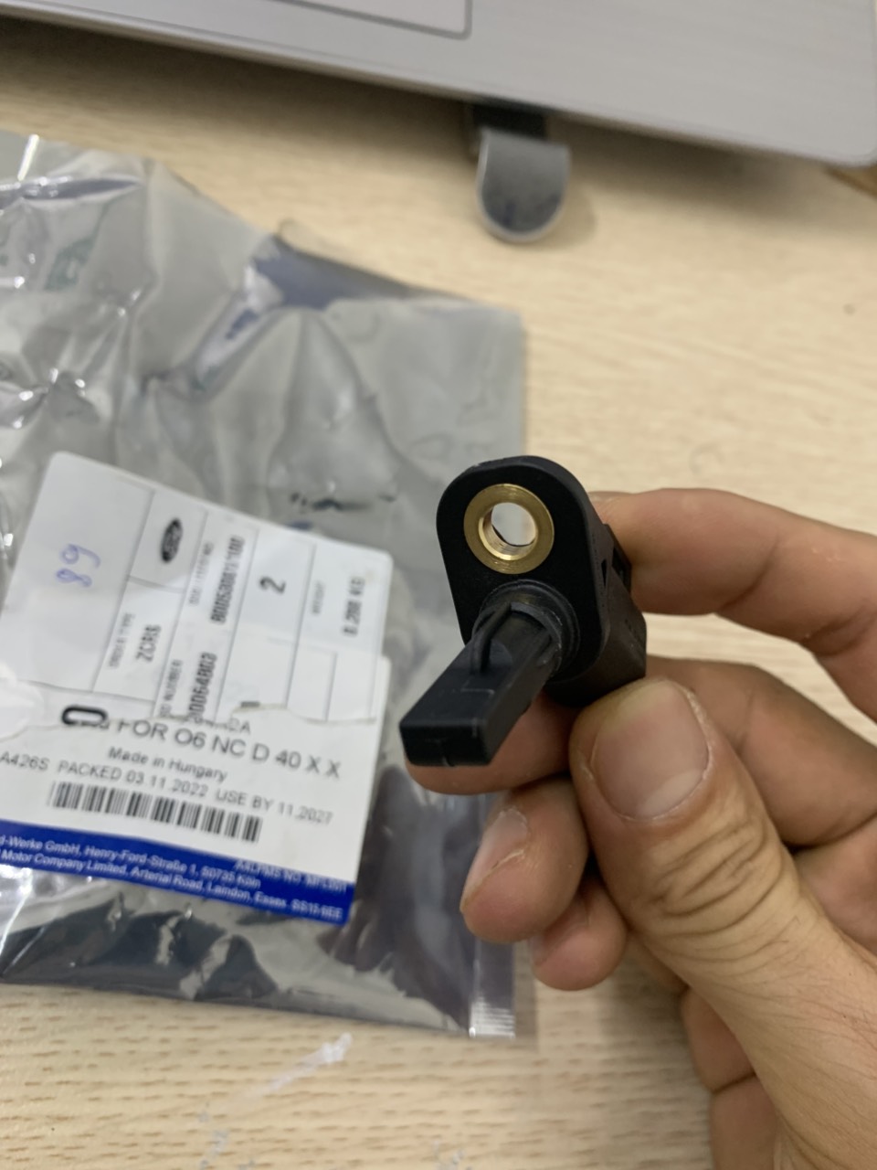 Cảm biến phanh ABS trước Focus 2015 16 17 18 19 LV6Z2C204A