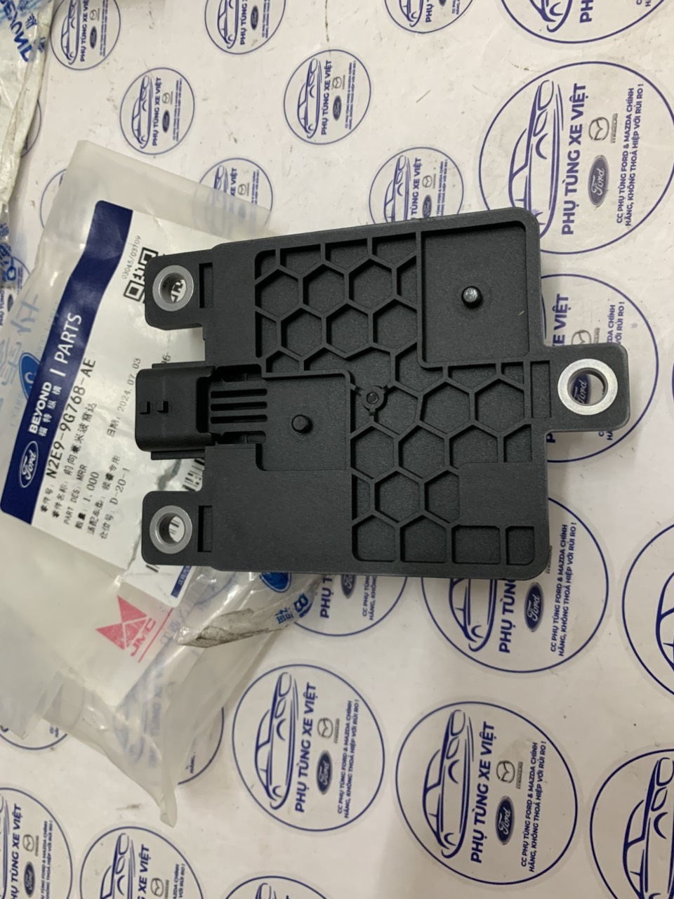 cảm biến rada đầu xe Ford Territory N2E99G768AE S2E99G768BA