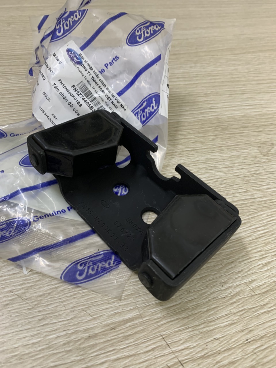 Cao su giảm chấn cửa hậu Ford EcoSport FN1Z74405B38C