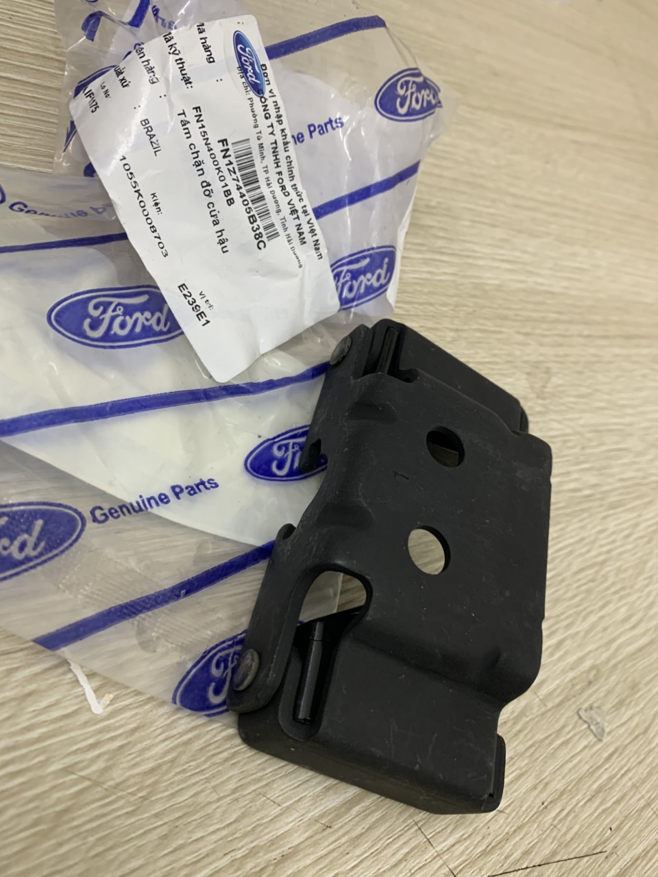 Cao su giảm chấn cửa hậu Ford EcoSport FN1Z74405B38C