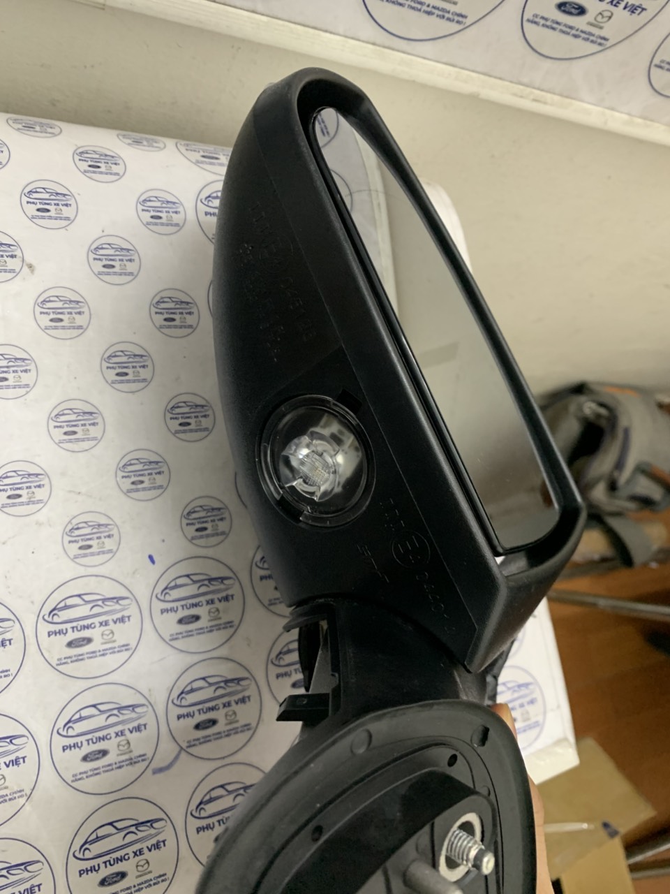 Gương chiếu hậu bên lái Ford EcoSport gập điện GN1Z17683N