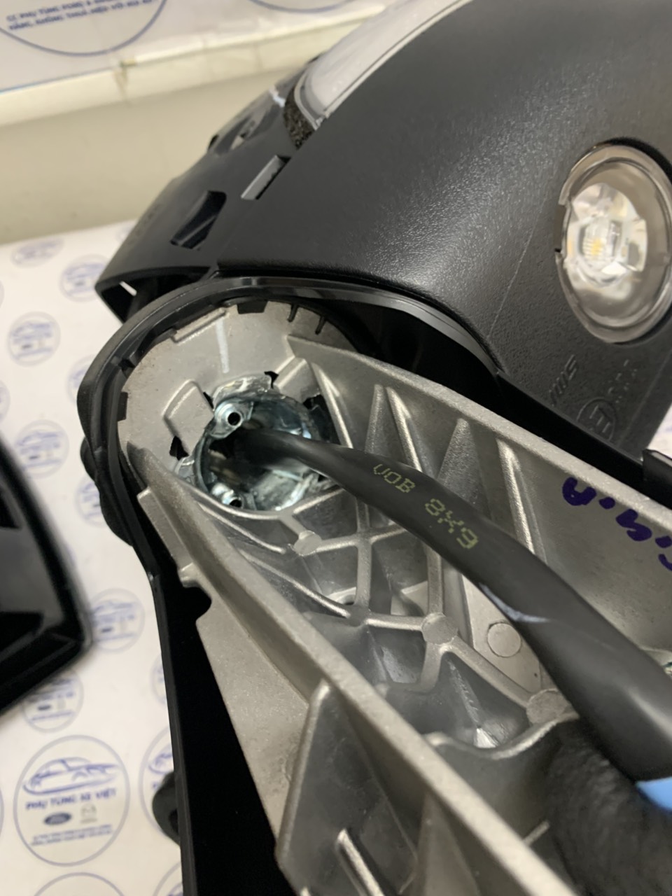 Gương chiếu hậu bên lái Ford EcoSport gập điện GN1Z17683N