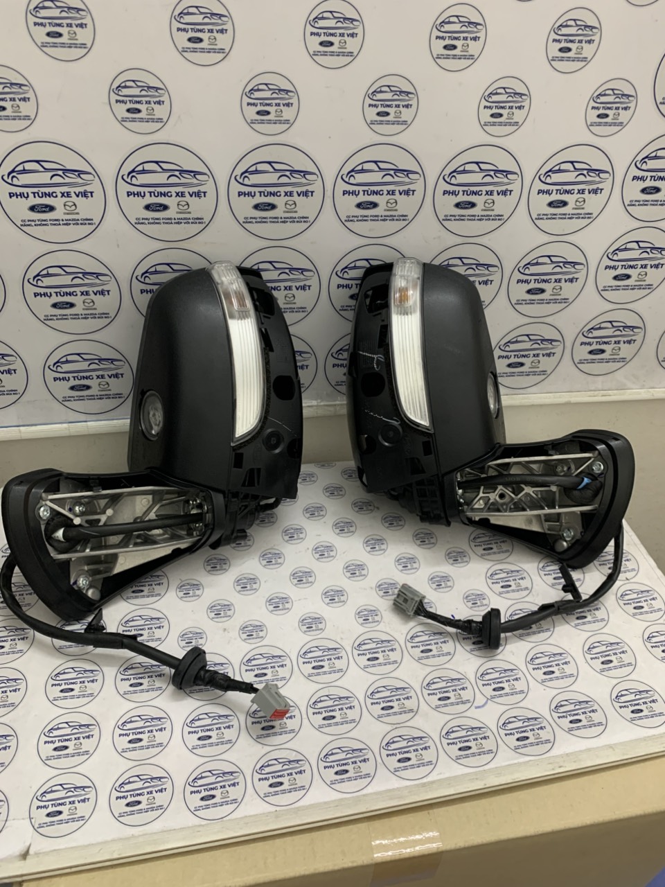 Gương chiếu hậu bên lái Ford EcoSport gập điện GN1Z17683N