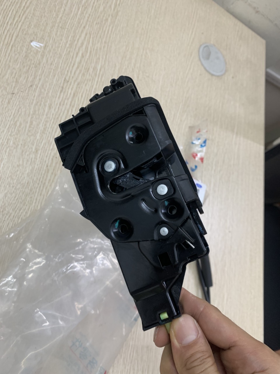 Khoá cửa sau lái Ford Territory NS1A26413AB NS1-A26413-AB