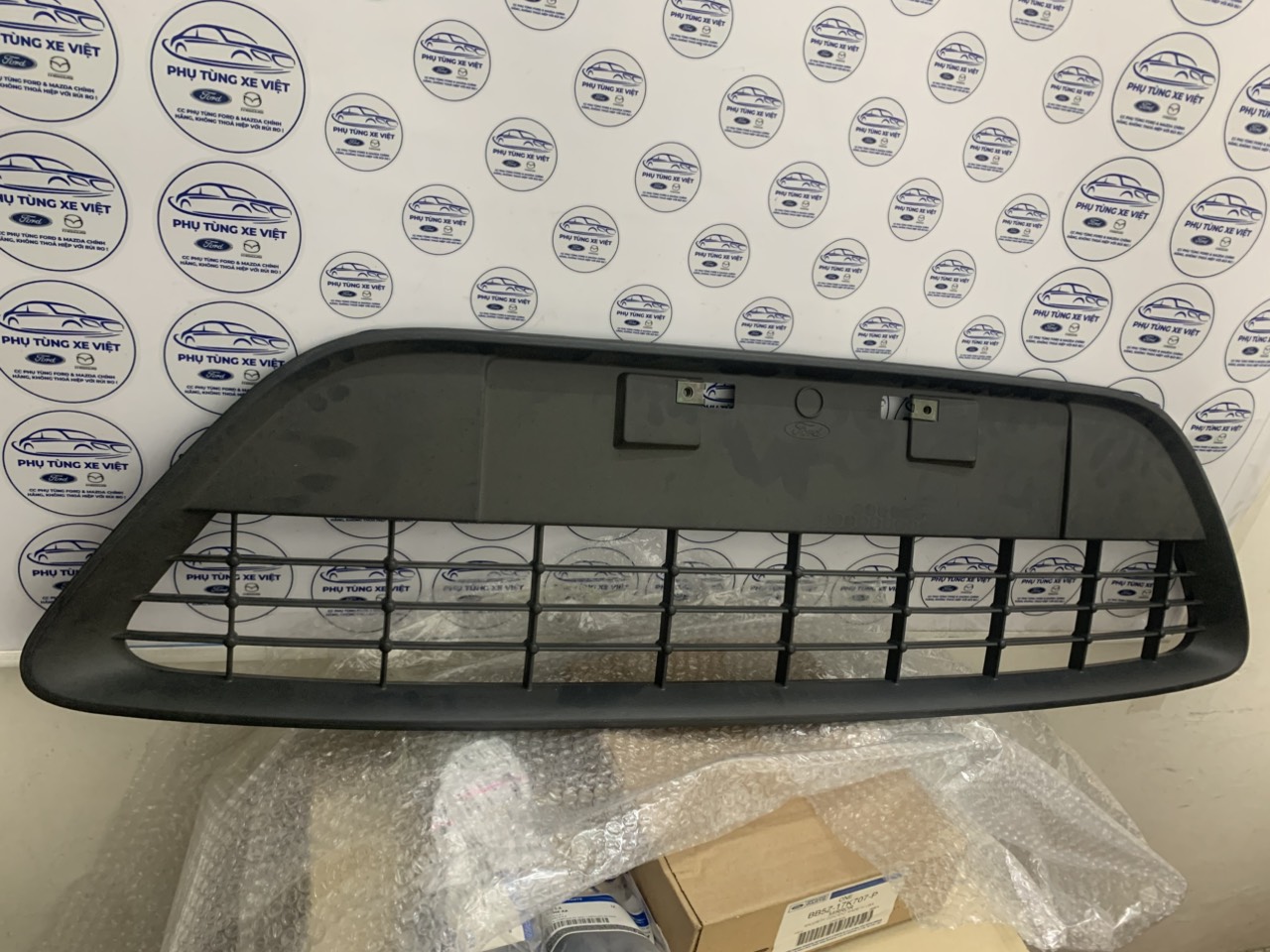 Lưới gió cản trước Ford Focus 2009 2010 11 12 8M59-17B968-AB