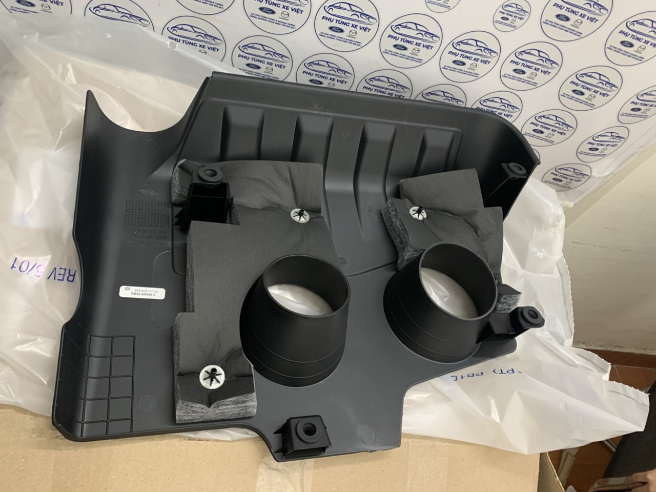 Nắp che động cơ Ford Explorer 2016 17 18 19 BB5E-6A949-BD