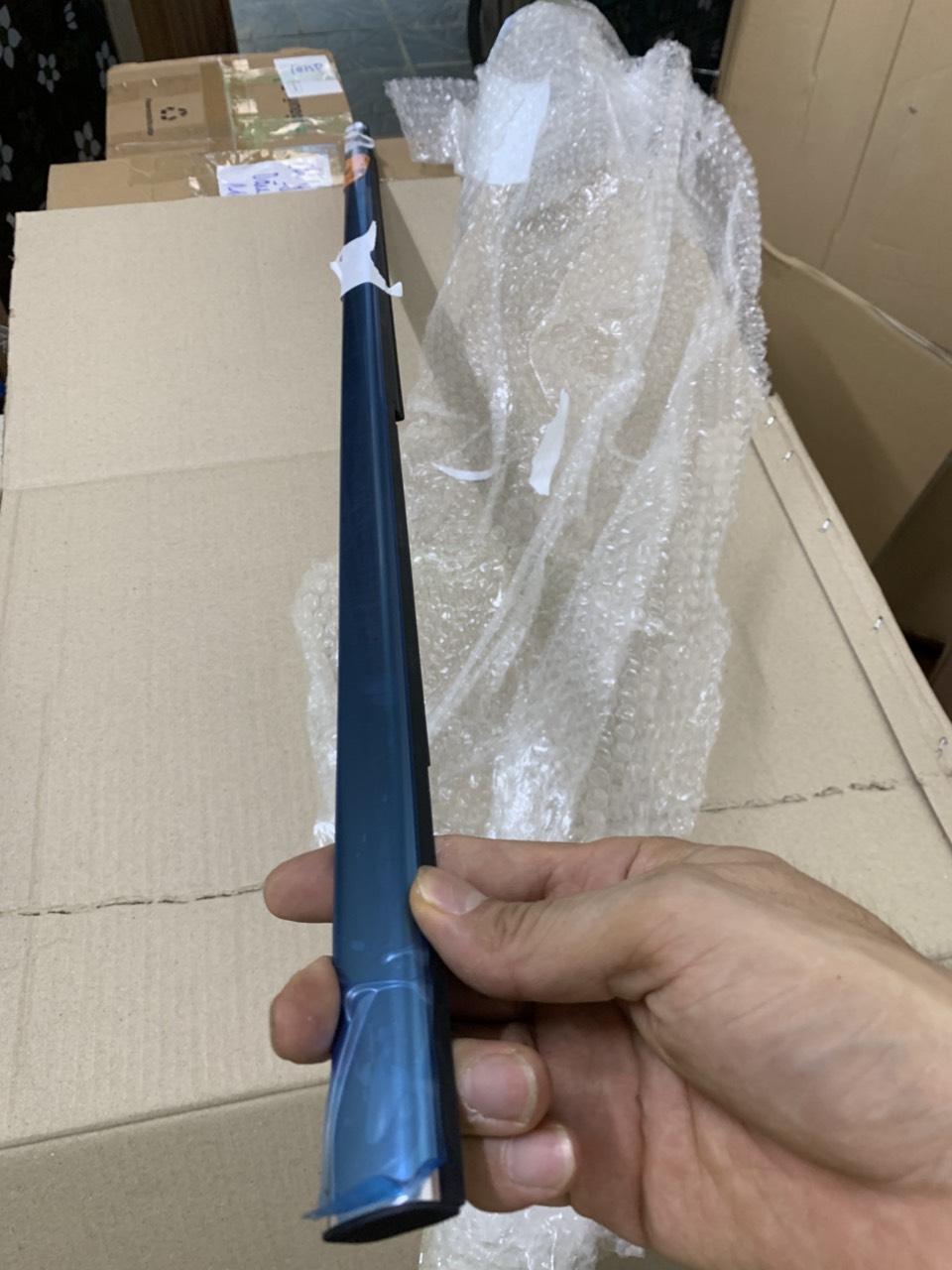 Nẹp ngoài chân kính cửa sau Everest 2023 24 25 N1VZ7825597F