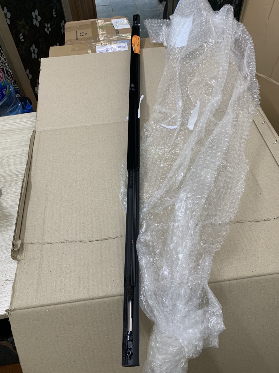 Nẹp ngoài chân kính cửa sau Everest 2023 24 25 N1VZ7825597F