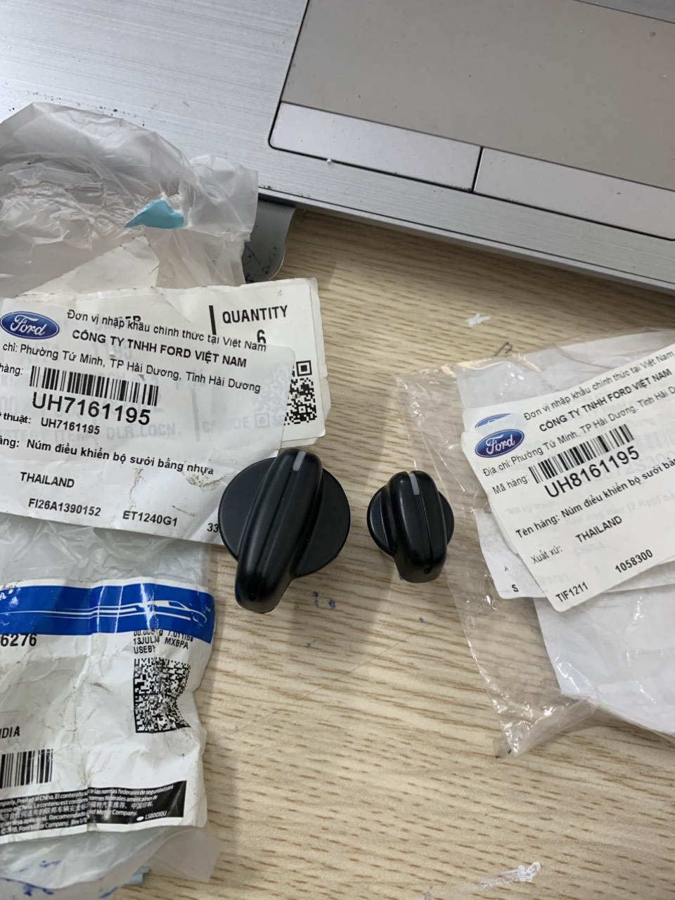 Núm chỉnh điều hoà Ford Everest 2005 06 UH7161195 UH8161195