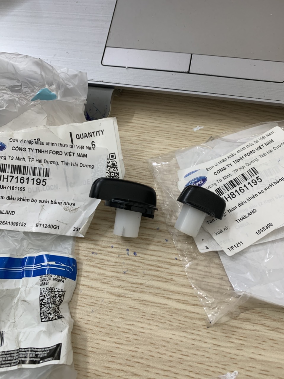 Núm chỉnh điều hoà Ford Everest 2005 06 UH7161195 UH8161195