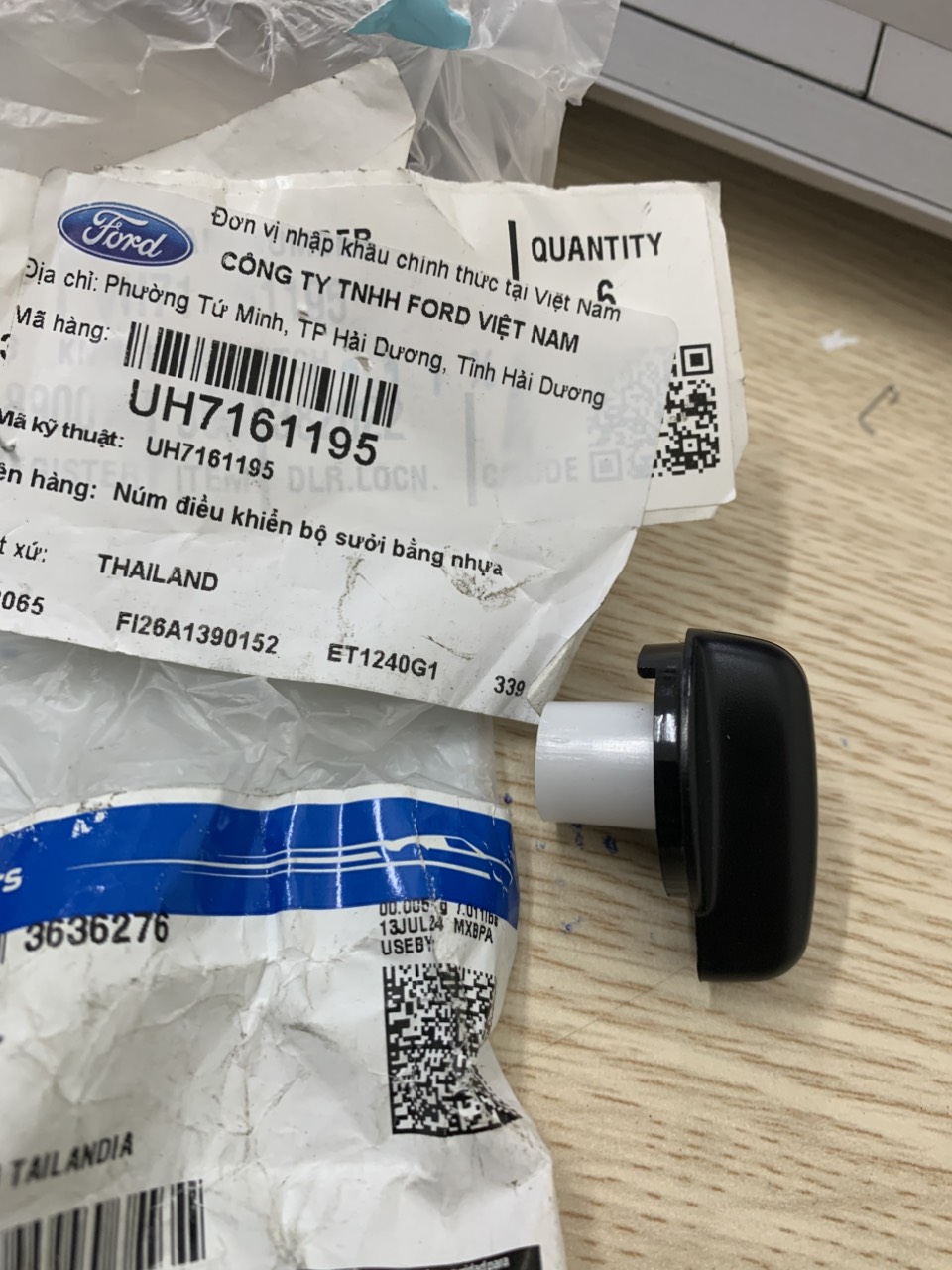 Núm chỉnh điều hoà Ford Everest 2005 06 UH7161195 UH8161195