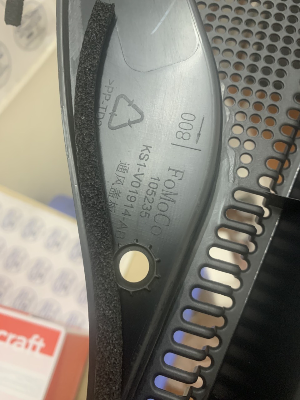 Ốp chân kính, chắn rác chân kính Ford Territory KS1V01914AD C