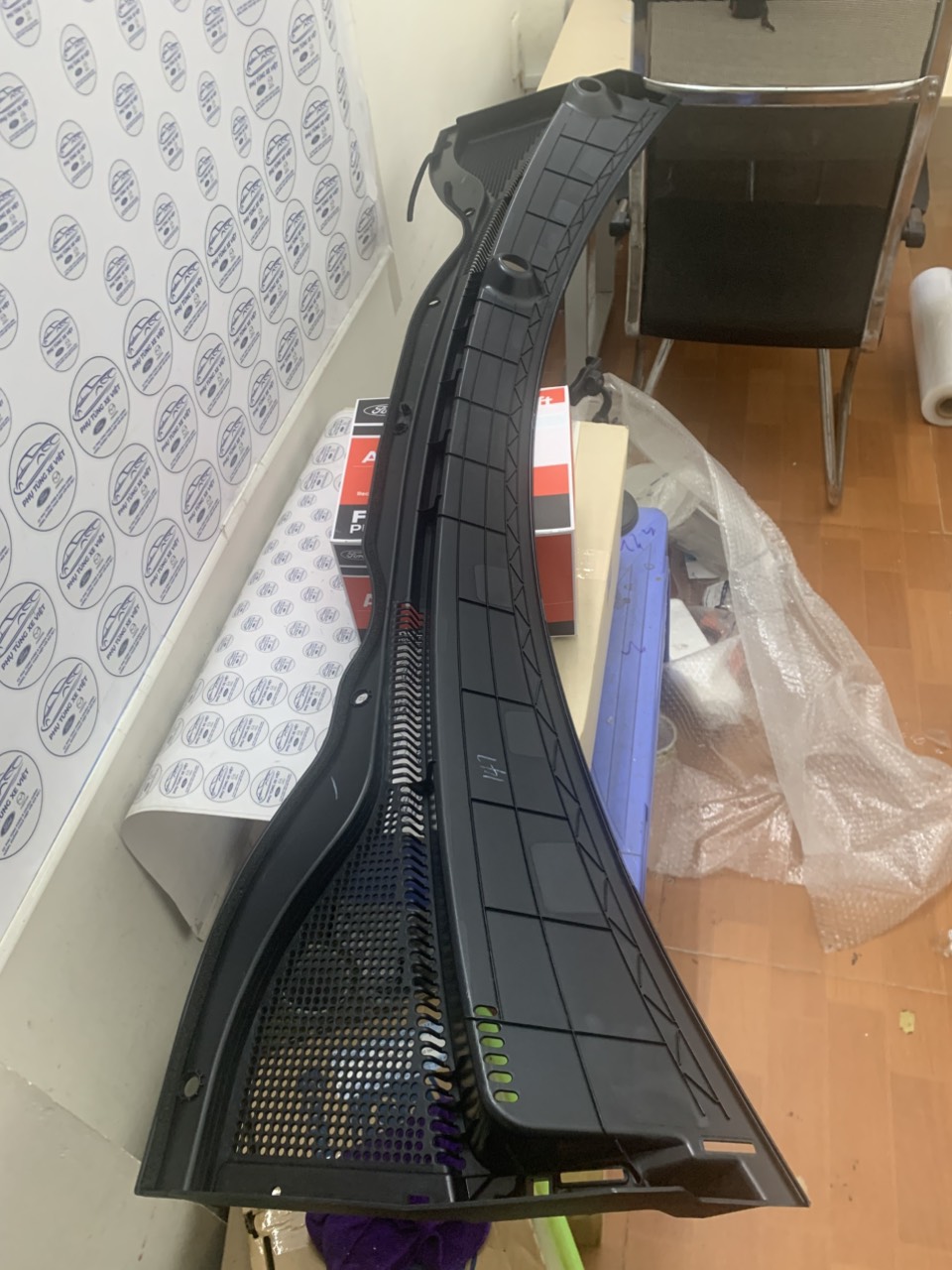 Ốp chân kính, chắn rác chân kính Ford Territory KS1V01914AD C