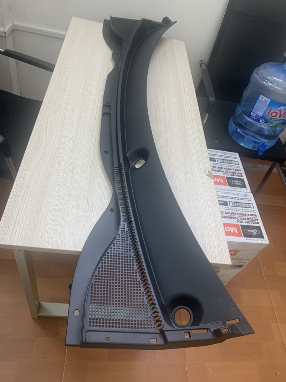 Ốp chân kính, chắn rác chân kính Ford Territory KS1V01914AD C