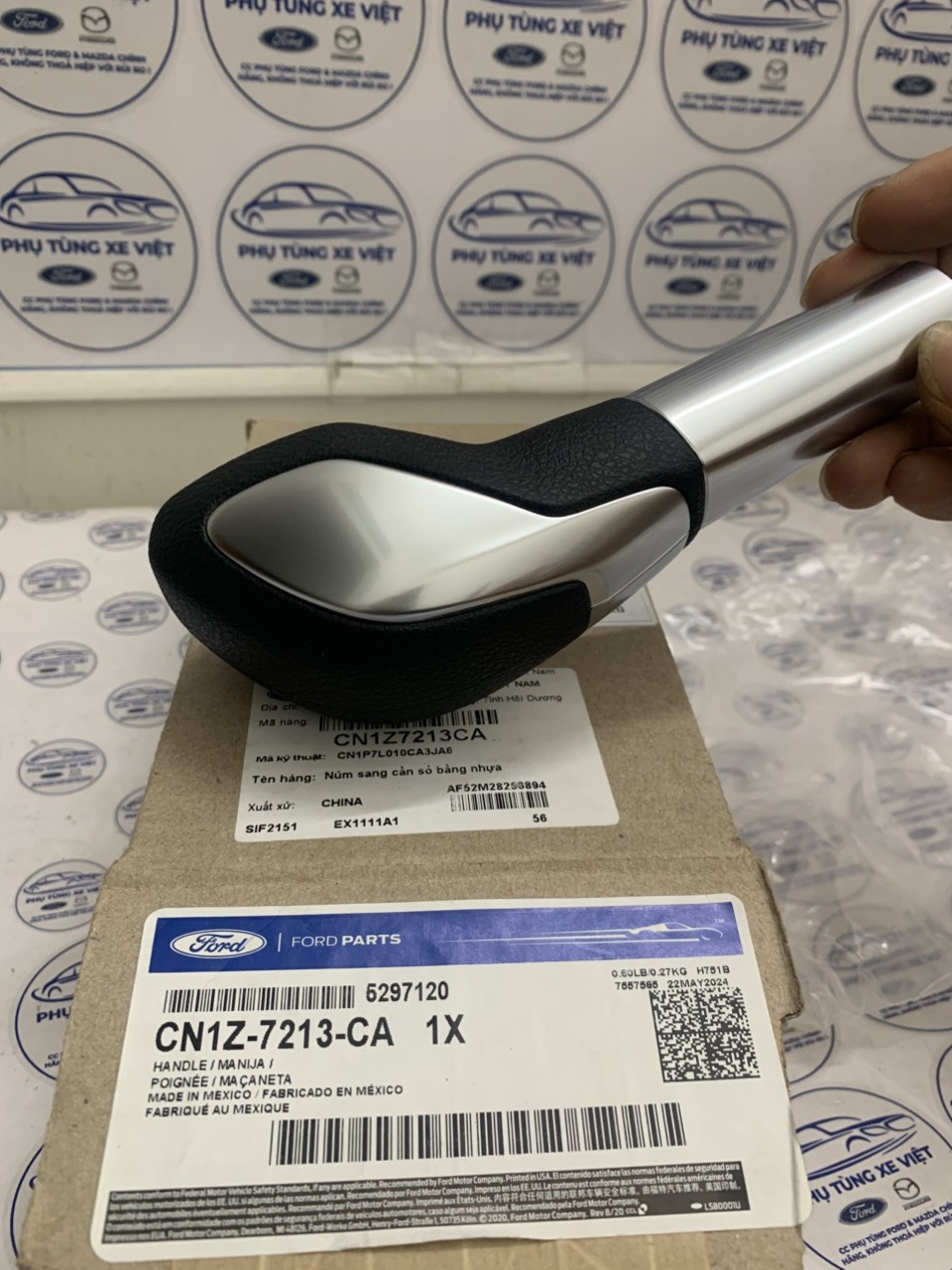Tay nắm cần đi số Ford EcoSport 2014 15 16 17 CN1Z7213CA