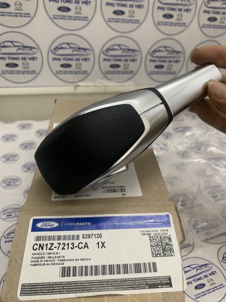 Tay nắm cần đi số Ford EcoSport 2014 15 16 17 CN1Z7213CA