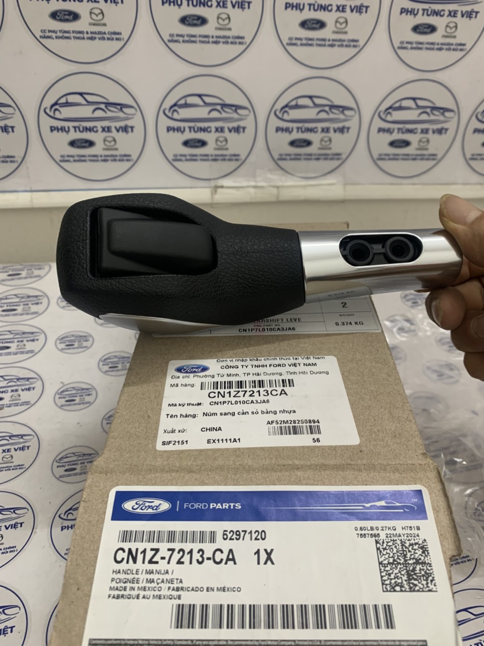 Tay nắm cần đi số Ford EcoSport 2014 15 16 17 CN1Z7213CA