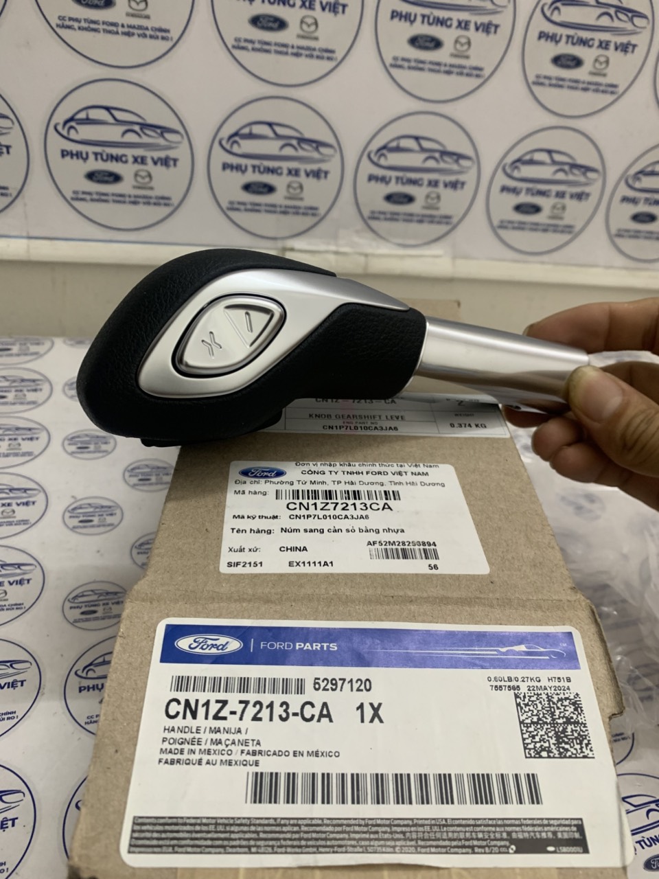 Tay nắm cần đi số Ford EcoSport 2014 15 16 17 CN1Z7213CA