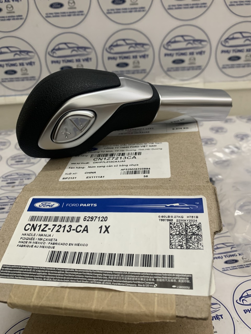 Tay nắm cần đi số Ford EcoSport 2014 15 16 17 CN1Z7213CA