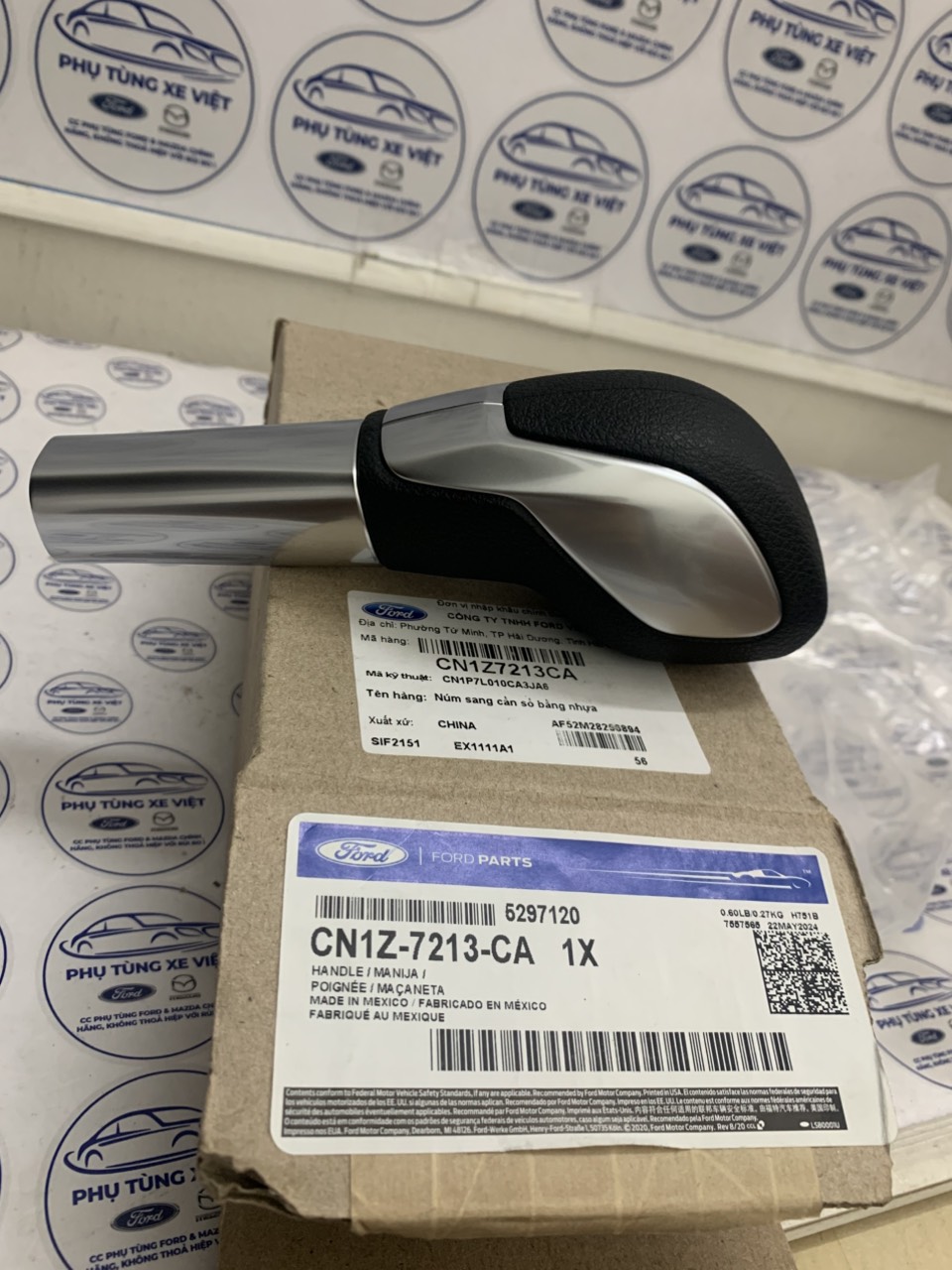 Tay nắm cần đi số Ford EcoSport 2014 15 16 17 CN1Z7213CA