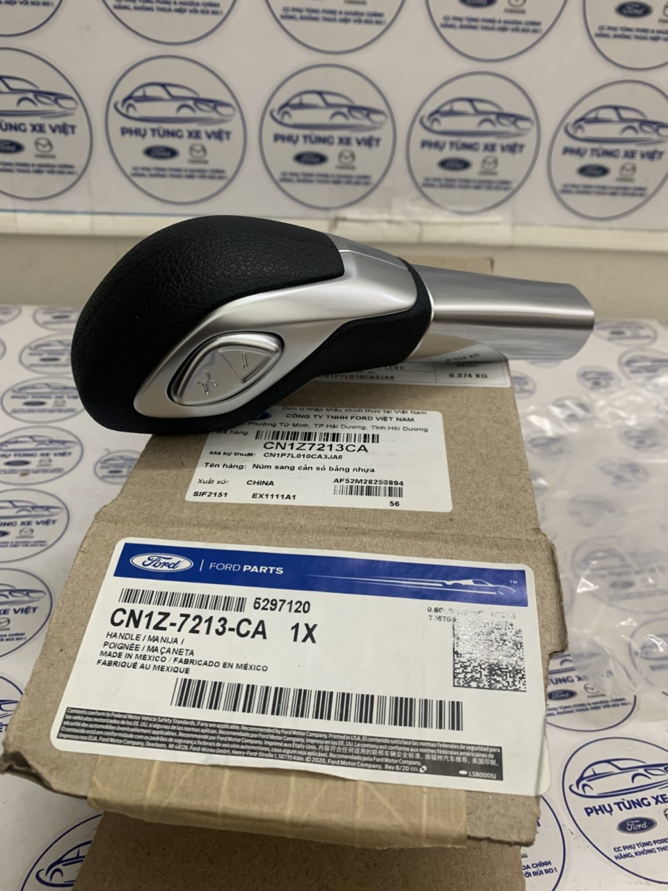 Tay nắm cần đi số Ford EcoSport 2014 15 16 17 CN1Z7213CA