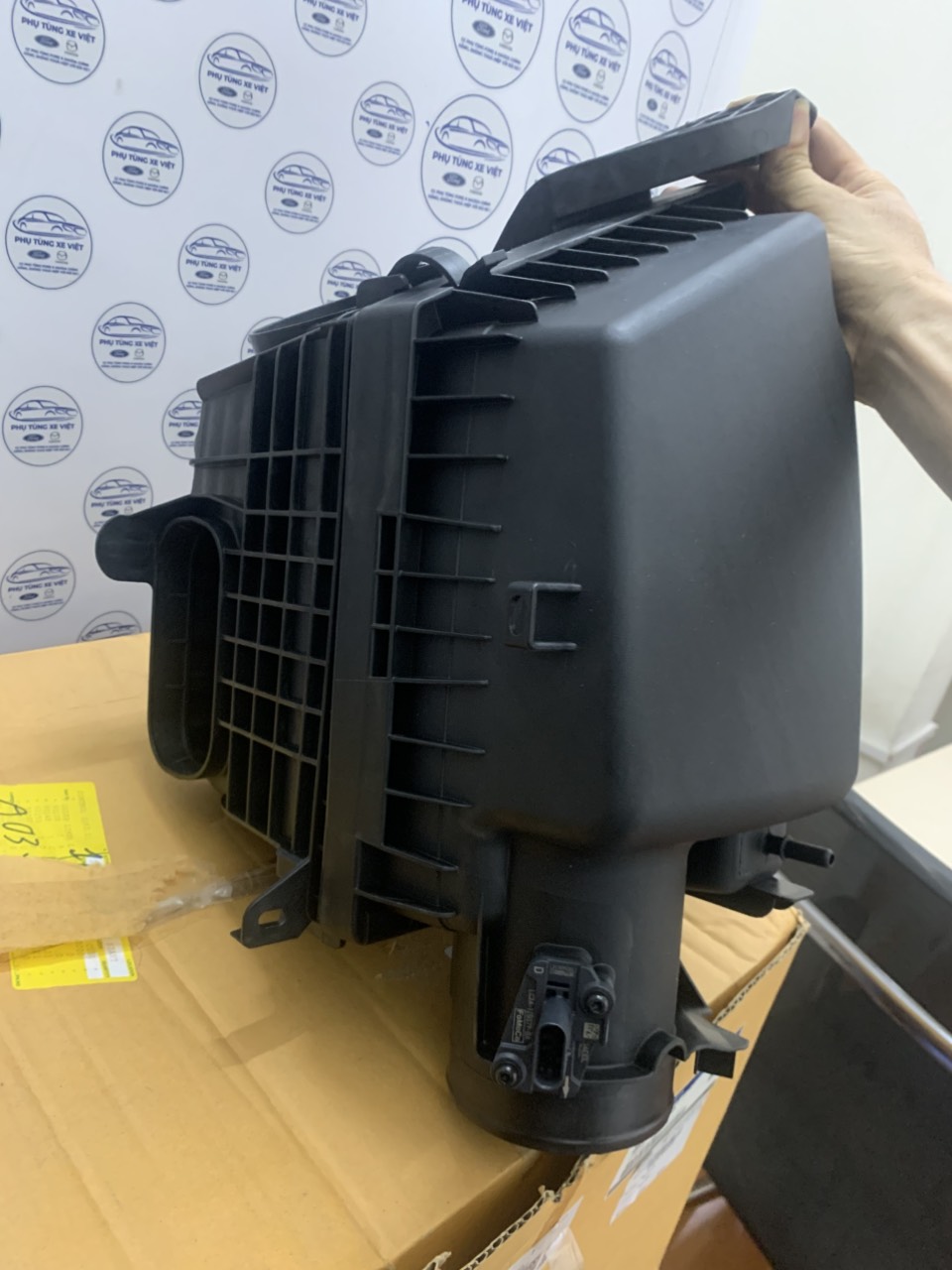 Bầu lọc gió Everest 2022 23 24 25 26 MB3Z9600U MB3G9600DE