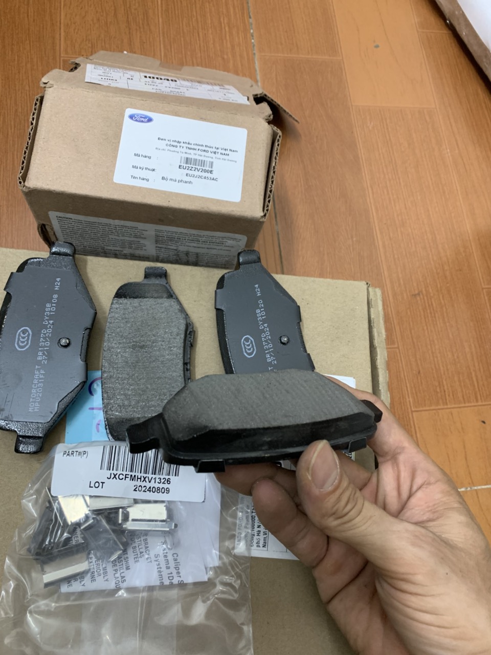 Bộ má phanh sau Ford Explorer 2016 17 18 19 20 21 EU2Z2V200E