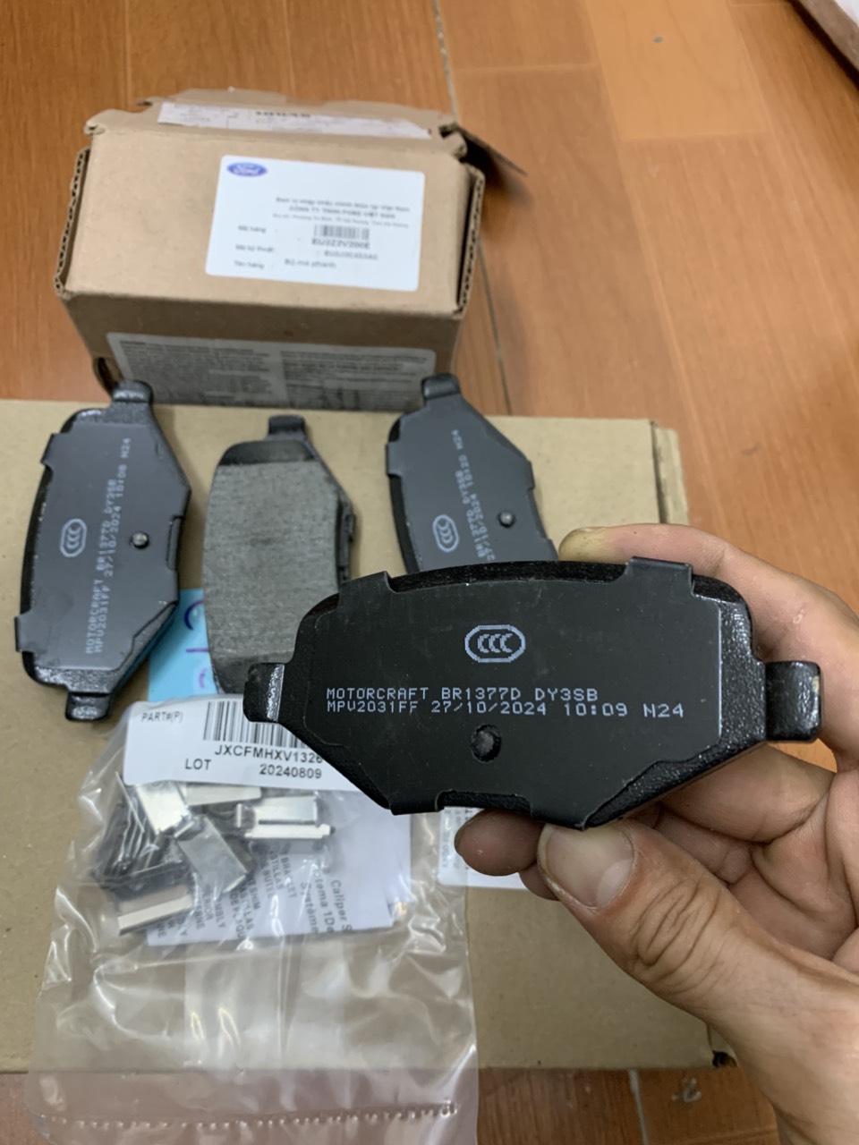 Bộ má phanh sau Ford Explorer 2016 17 18 19 20 21 EU2Z2V200E