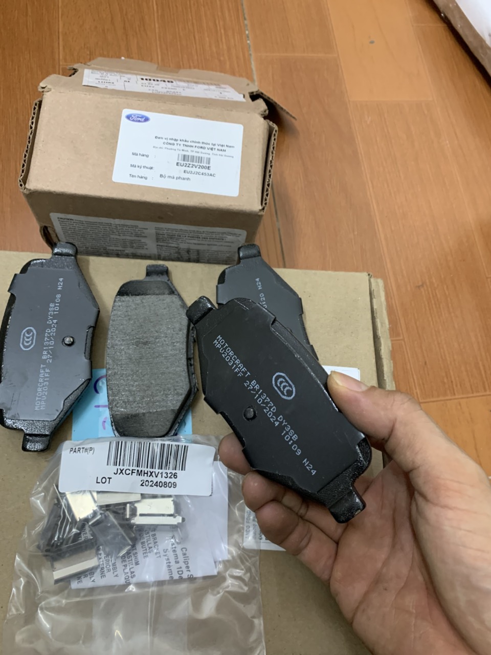 Bộ má phanh sau Ford Explorer 2016 17 18 19 20 21 EU2Z2V200E