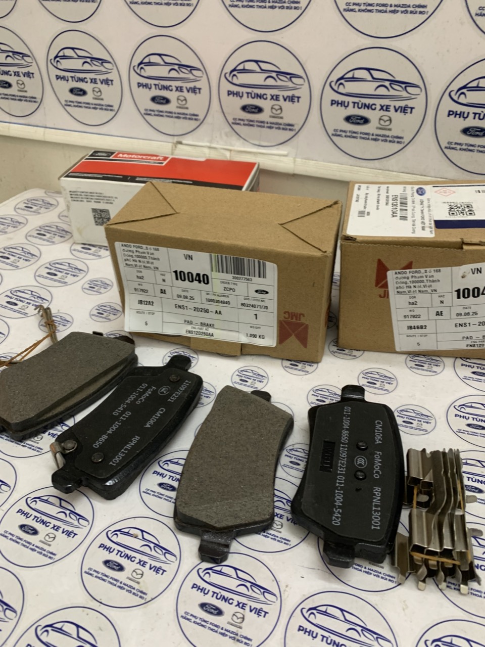 Bộ má phanh sau Ford Territory ENS12D250AA ENS1 2D250 AA