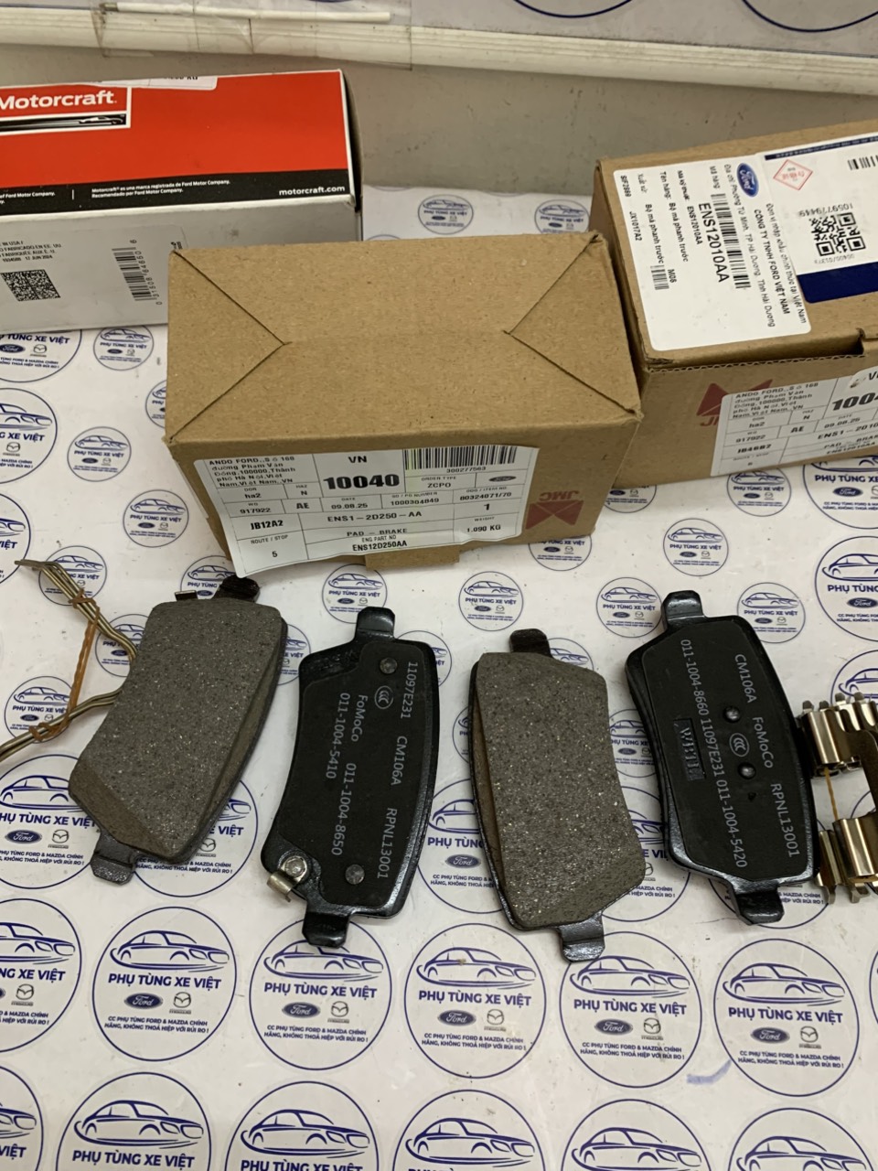 Bộ má phanh sau Ford Territory ENS12D250AA ENS1 2D250 AA