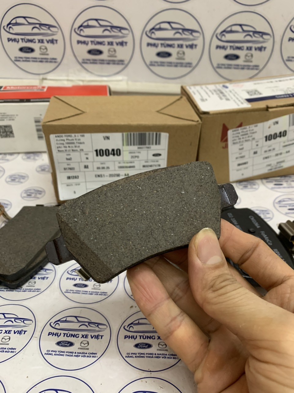 Bộ má phanh sau Ford Territory ENS12D250AA ENS1 2D250 AA