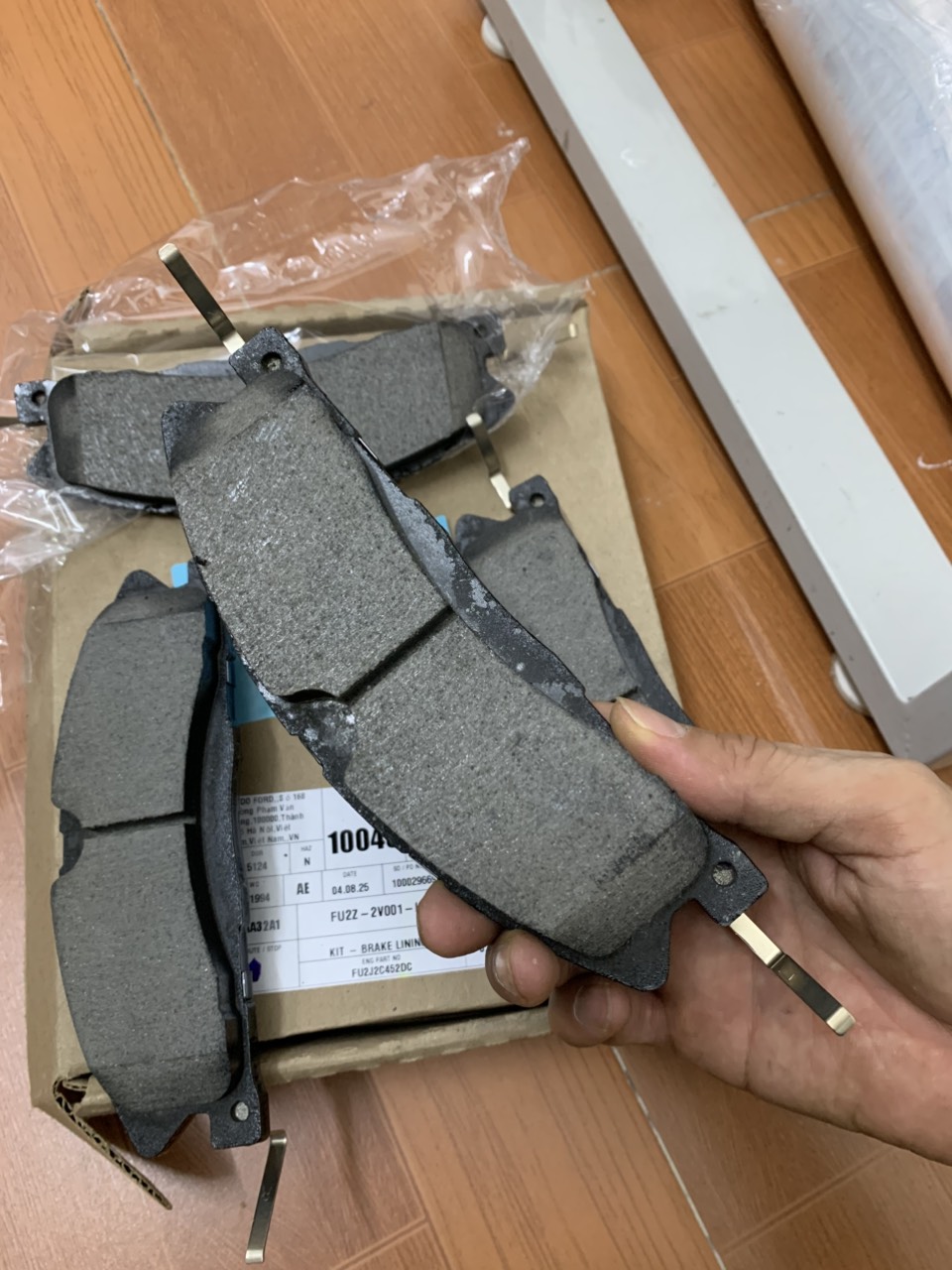 Bộ má phanh trước Explorer 2016 17 18 19 20 21 FU2Z2V001H E