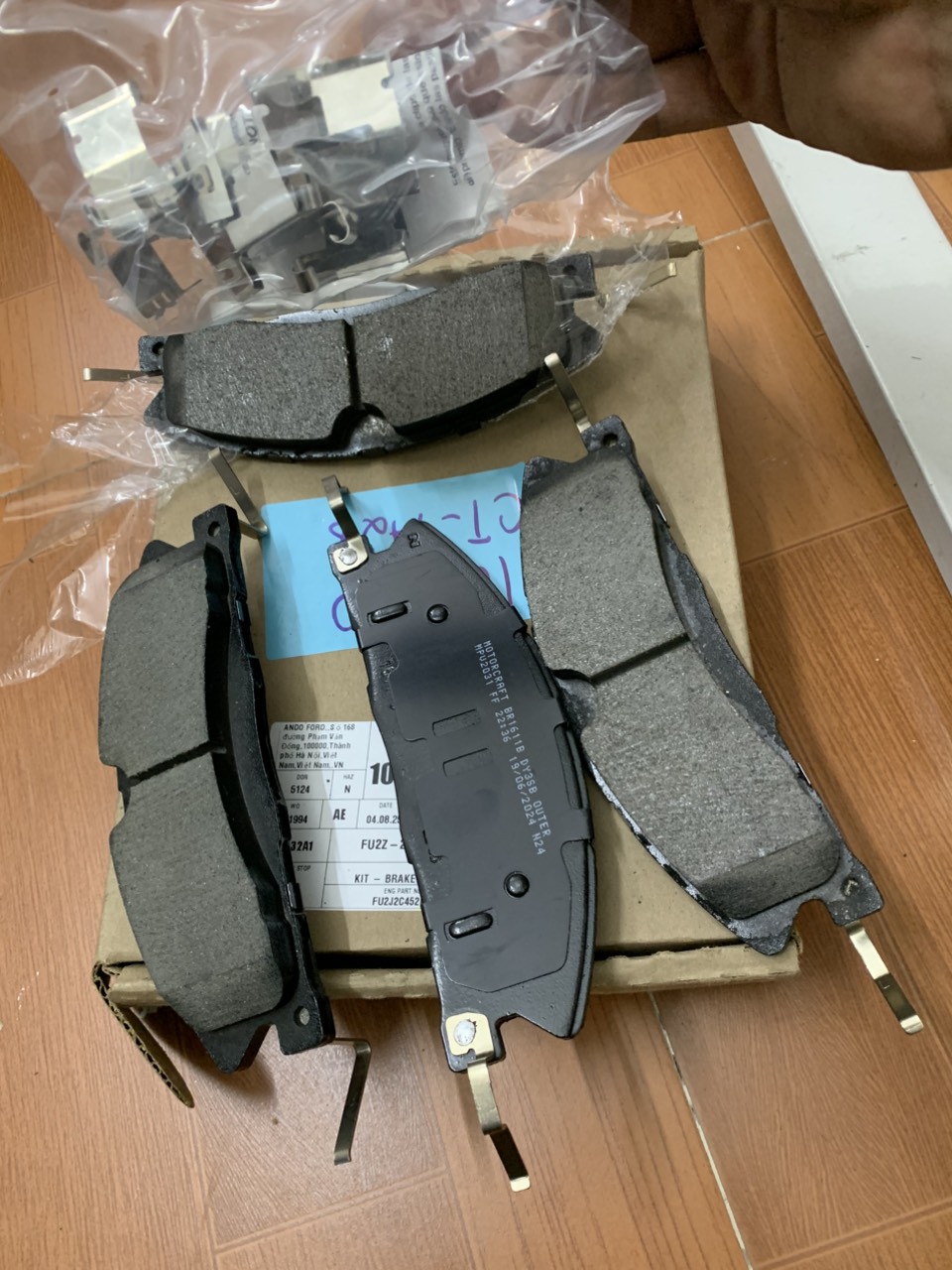 Bộ má phanh trước Explorer 2016 17 18 19 20 21 FU2Z2V001H E