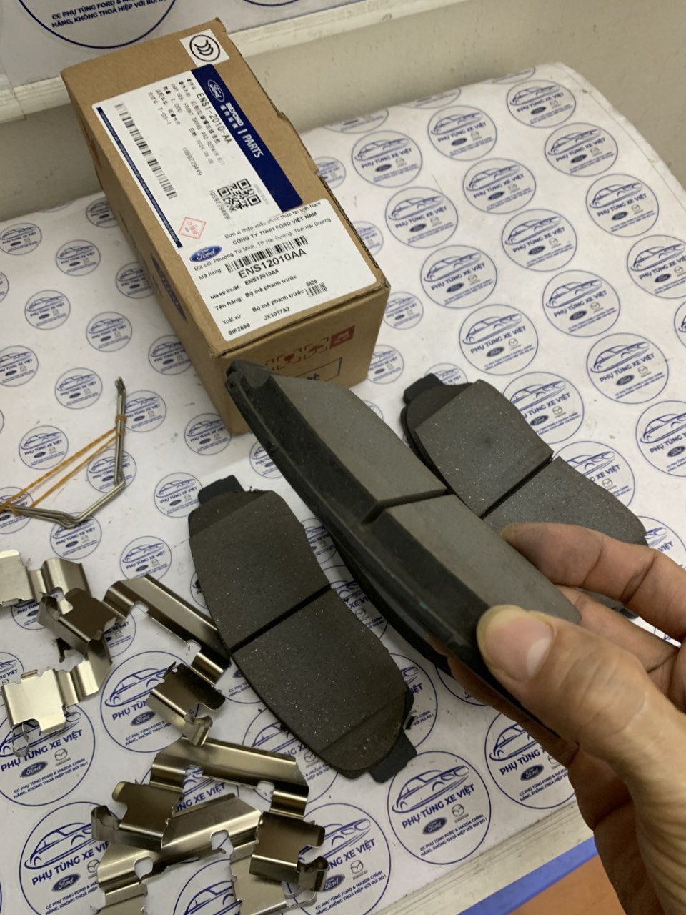 Bộ má phanh trước Ford Territory ENS12010AA ENS1 2010 AA