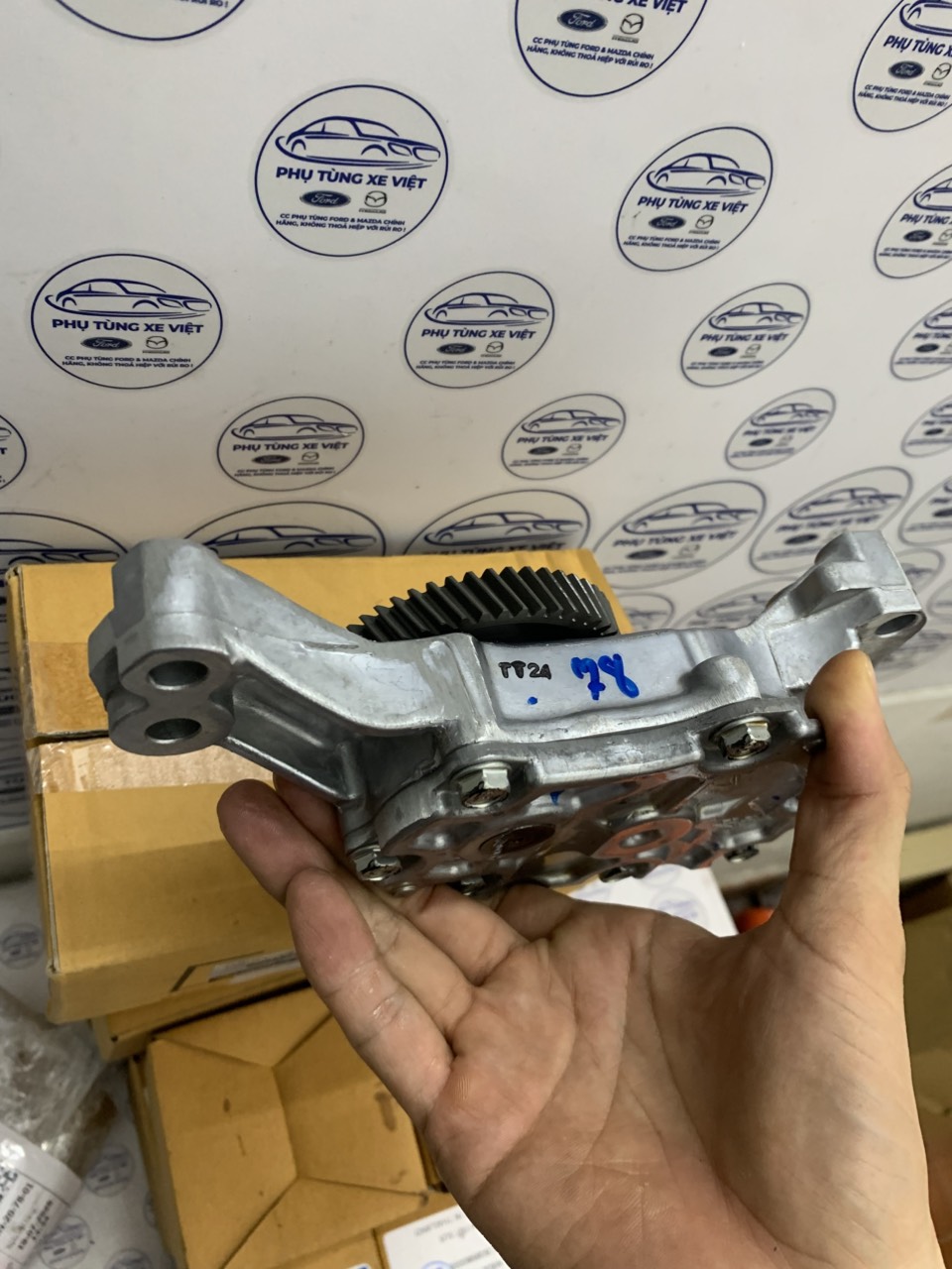 Bơm nhớt, bơm dầu động cơ Ranger 2000 – 2008 WL8114100C